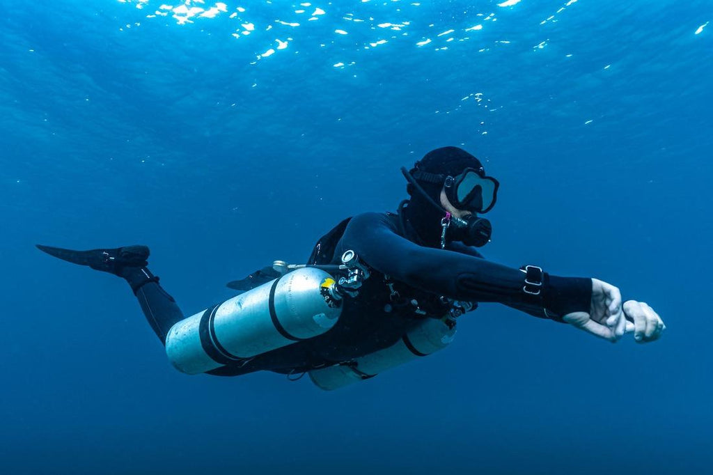 Diving Sidemount vs. Twinset: A Balanced Comparison